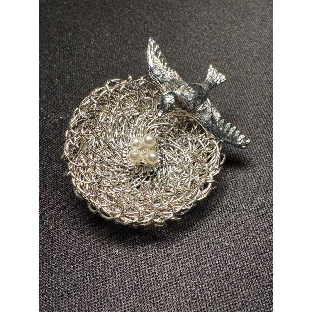 Vintage Silver Tone Wire Bird Next Faux Pearl Eggs‎ Brooch